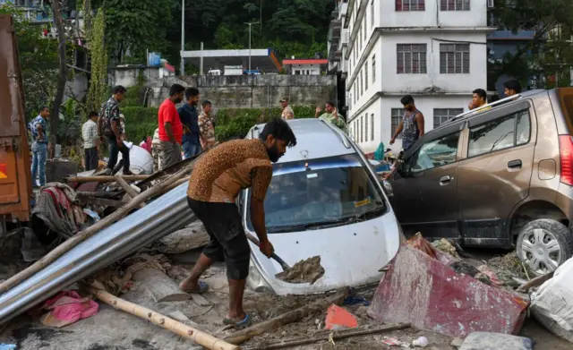 'जे पळू शकले नाहीत त्यांनी जीव गमावला'