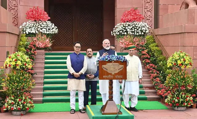 नरेंद्र मोदी