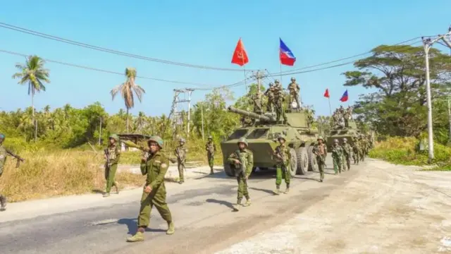 ရခိုင် - ဧရာဝတီအစပ်မှာပါလှုပ်ရှားနေတဲ့ အေအေတပ်ဖွဲ့ဝင်တွေ (ပုံဟောင်း)