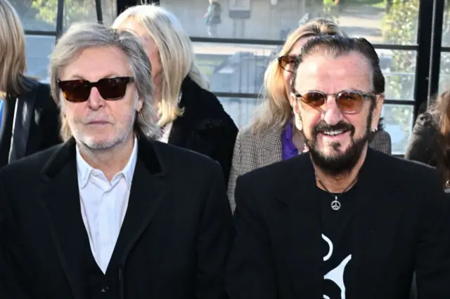 Paul McCartney (à esquerda) e Ringo Starr assistem a um desfile durante a Semanapix bet 77Modapix bet 77Paris,pix bet 77marçopix bet 772024