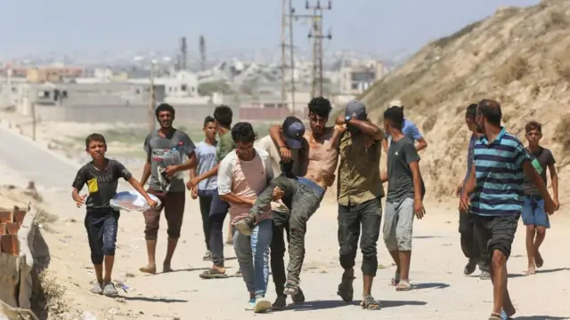 أشخاص مصابون في غزة.