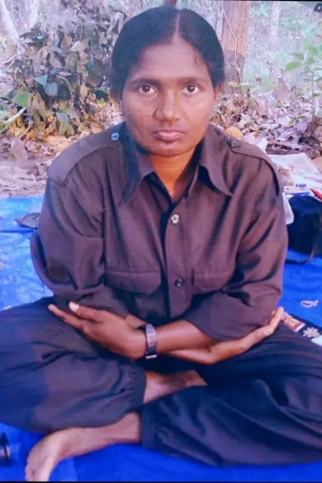 காட்டில் ஷம்பாலா தேவியின் புகைப்படம்.