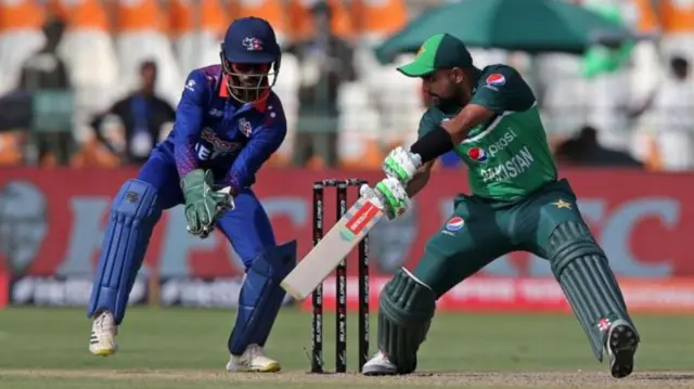 నేపాల్‌తో జరిగిన తొలి మ్యాచ్‌లో 131 బంతులకు 151 పరుగులు చేసిన పాక్ కెప్టెన్ బాబర్ అజామ్
