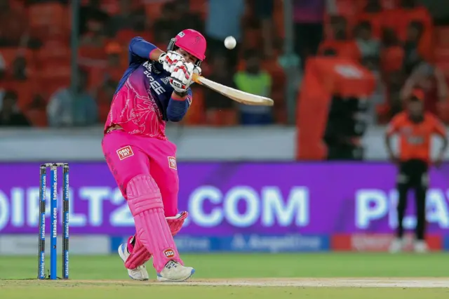 प्रफुलने वैभवला पहिल्याच चेंडूवर बाद केलं. 