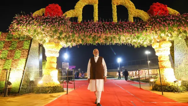 नरेंद्र मोदी