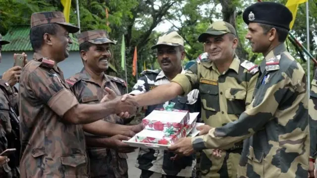हिमंता बिस्वा सरमा का मानना ​​है कि अगर भारत और बांग्लादेश के सीमा सुरक्षा बल आपस में हाथ मिलाते हैं, तो यह 'असम के लिए ख़तरनाक' हो जाता है (फ़ाइल फ़ोटो)