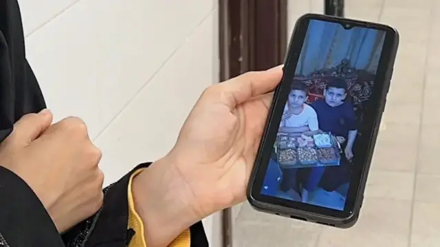 بیمارستان ناصر در شهر خان‌یونس که محل کار دکتر علا نجار است اعلام کرد در حمله اسرائیل فقط همسر و یکی از فرزندان او جان به در بردند