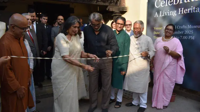 জামদানি প্রদর্শনীর উদ্বোধনে সুনীতা কোহলি, মুজফফর আলি, রাষ্ট্রদূত রিয়াজ হামিদুল্লাহ প্রমুখ