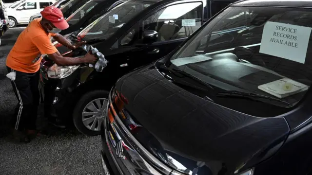 "කලින් වාහන ගෙනල්ලා නවත්වපු කාලයට වඩා වැඩි බද්දක් දැනට පනවලා තියෙනවා. ඊට අමතරව ඕකට වැට් එක එකතු වෙනවා."