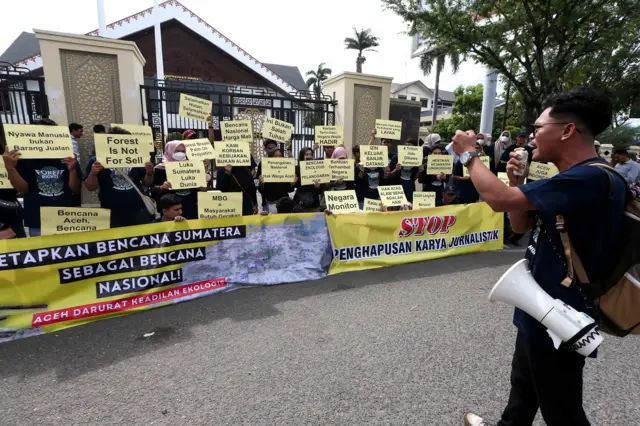 Bendera putih di Aceh
