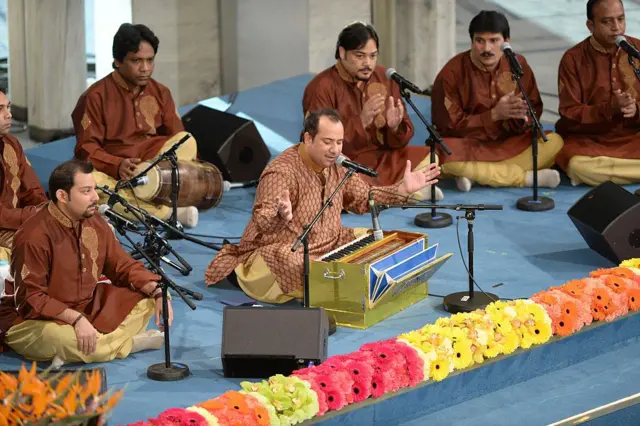 راحت، قوالی، گروپ