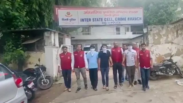 দিল্লির অপরাধ দমন শাখার কর্মকর্তারা রাজস্থান পুলিশের কাছ থেকে পাওয়া তথ্যের উপর ভিত্তি করে এই অভিযান চালান।