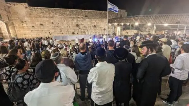 নিহতদের স্মরণে জড়ো হওয়া ইসরায়েলিরা