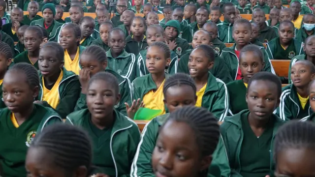 Élèves de l'école catholique du Sacré-Cœur de la paroisse de Baba Dogo.
