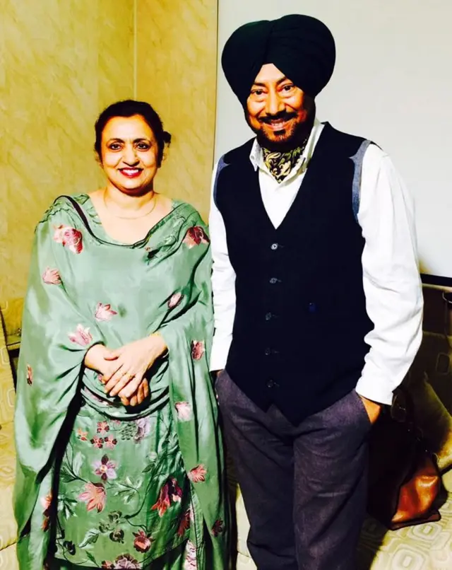 ਪਤਨੀ ਪਰਮਦੀਪ ਭੱਲਾ ਦੇ ਨਾਲ ਜਸਵਿੰਦਰ ਭੱਲਾ