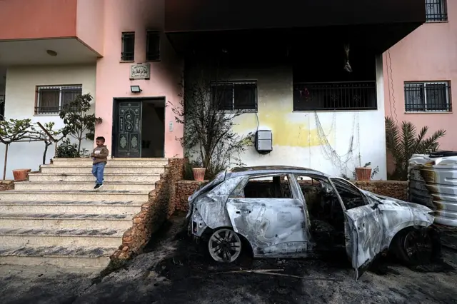 
இரான் போருக்கு மத்தியில் பாலத்தீன கிராமங்களை இஸ்ரேலிய குடியேறிகள் தாக்கியது ஏன்? 