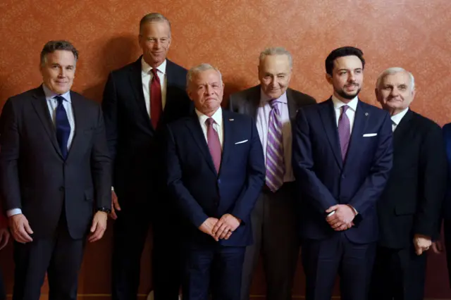 ملک عبدالله (وسط) امروز همچنین با رهبران کنگره آمریکا دیدار و گفتگو کرد