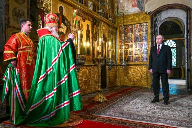Владимир Путин на молебне в Благовещенском соборе