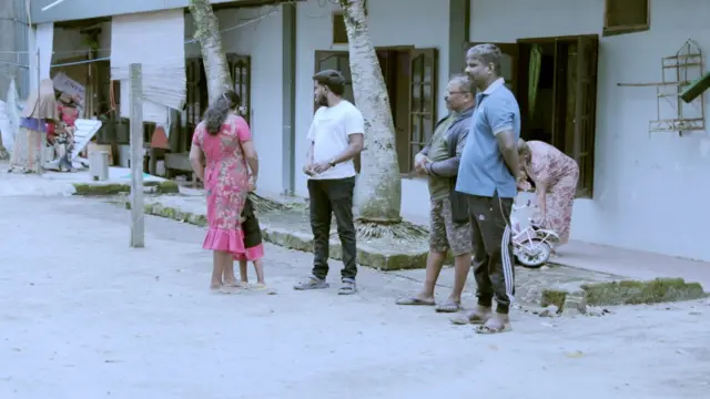 Pengungsi rohingya yang tinggal di Hotel Pelangi menunggu bertahun-tahun untuk ditempatkan ke negara ketiga. 