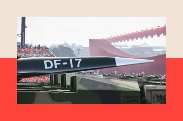 Ракета DF-17 во время военного парада на площади Тяньаньмэнь в Пекине