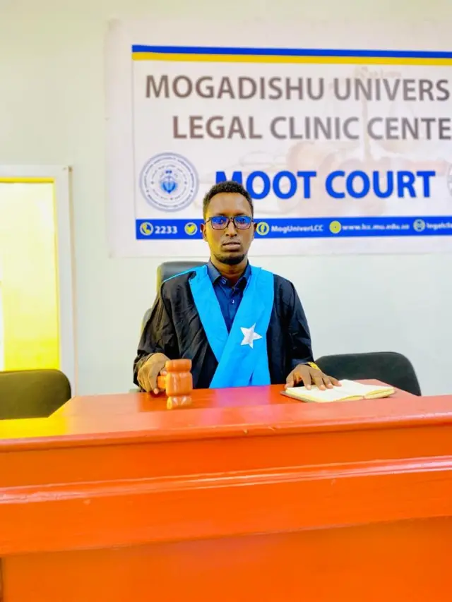 Cali Cabdullaahi, arday sharciga barta