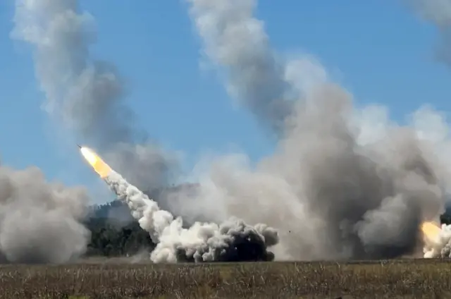 Пуск ракеты из комплекса HIMARS в ходе учений Talisman Sabre 2025 в Австралии