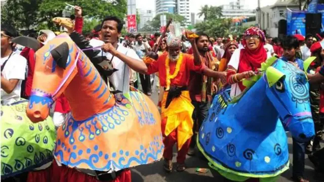 বাংলাদেশের বাইরেও অনেক জায়গায় মঙ্গল শোভাযাত্রা বের হতে দেখা যায়