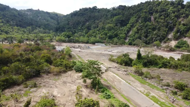 Bendungan Daerah Irigasi (D.I) Meureudu di Desa Seunong, Kecamatan Meurah Dua, Pidie Jaya, Minggu, (11/01). Bendungan daerah irigasi yang telah rusak ini sebelumnya mengairi sekitar 1.700 hektare sawah.