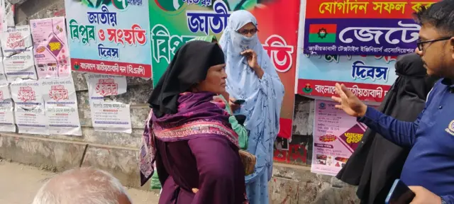 শাহবাগের এই সমাবেশে যোগ দিতে যারা এসছিলেন তাদের একটা বড় অংশ ছিলেন নারী