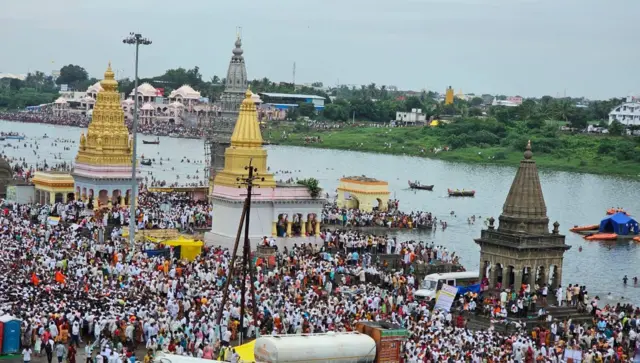 आषाढी एकादशी निमित्त मुख्यमंत्री एकनाथ शिंदे यांच्या हस्ते विठ्ठल रुक्मिणीची महापूजा संपन्न