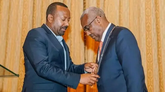 ጠቅላይ ሚኒስትር ዐቢይ እና አቶ ደመቀ በሽኝት ሥነ ሥርዓት ላይ 