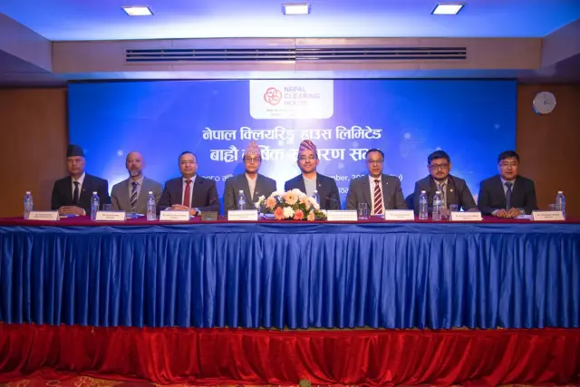 नेपाल क्लियरिङ हाउस लिमिटेड (एनसीएचएल) मा नेपाल राष्ट्र ब्याङ्कको १० प्रतिशत र निजी क्षेत्रका ब्याङ्कहरूको ९० प्रतिशत लगानी रहेको छ