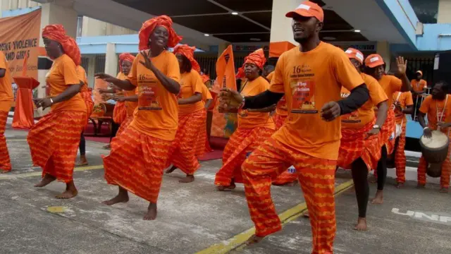 ረቡዕ፡ ሳዕሳዕቲ ኣህጉራዊ መዓልቲ ሰብኣዊ መሰላት ንምኽባር ኣብ ጎደናታት ርእሰ ከተማ ላይበርያ ሞንሮቭያ ምርኢት ኣቕሪቦም