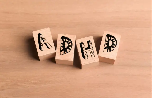 लक्ष एका जागी स्थिर होत नाहीये? तुम्ही भरपूर गोष्टी विसरता का? मग हे नक्की वाचा ADHD