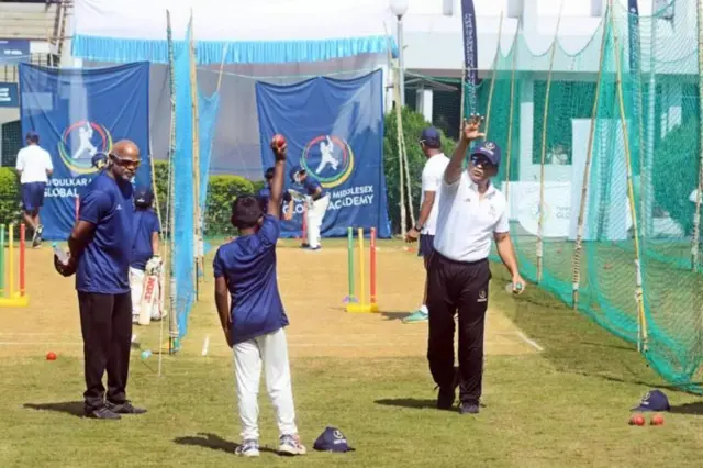 ਕਾਂਬਲੀ ਸਚਿਨ ਤੇਂਦੁਲਕਰ ਦੀ ਅਕੈਡਮੀ ਨਾਲ ਵੀ ਜੁੜੇ ਰਹੇ