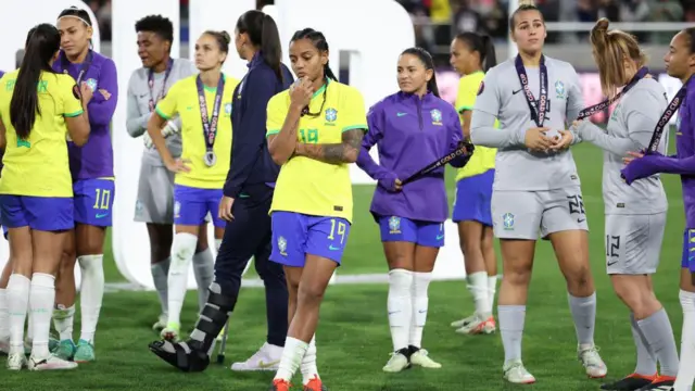 Seleção femininacaça níquel a era do gelofutebol recebe medalhascaça níquel a era do geloprata