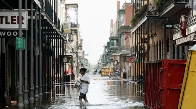 Hurricane Katrina wata matsananciyar guguwace mai tafe da ruwa da ta mamaye yankin New Orleans a shekarar 2005