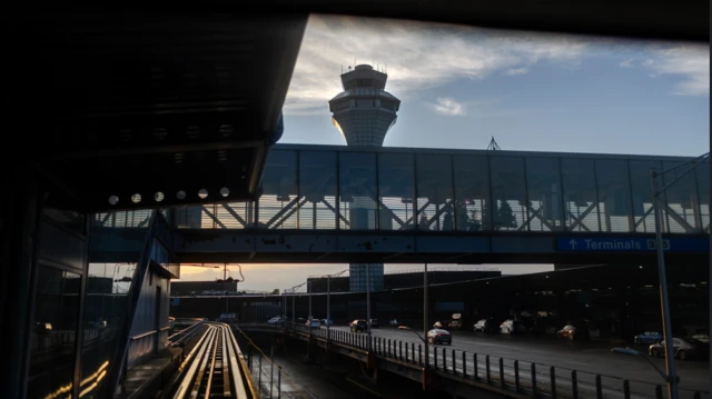 అమెరికన్ విమానాశ్రయాలు, విమానాల రాకపోకలు, షట్‌డౌన్, ఎయిర్ ట్రాఫిక్ కంట్రోల్