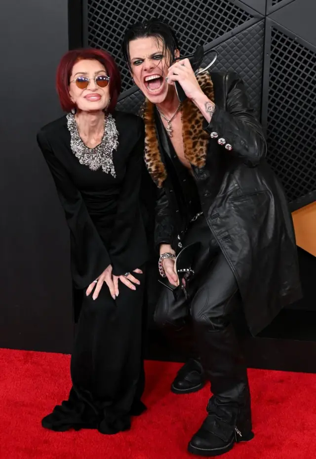 یونگ‌بلاد، خواننده و بازیگر بریتانیایی، و شارون آزبورن