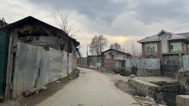 पीर बाबा के गांव की तस्वीर