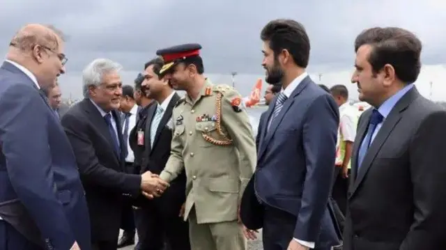 मोहम्मद इसहाक़ डार की तस्वीर