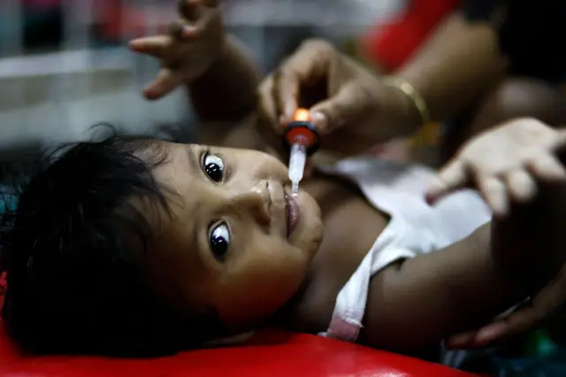 ওরস্যালাইন পানিতে গোলার পর সর্বোচ্চ ১২ ঘণ্টা পর্যন্ত খাওয়া যাবে (ফাইল ছবি)