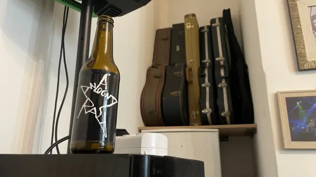 Logotip je delo novosadskog umetnika Gradimira Smuđe