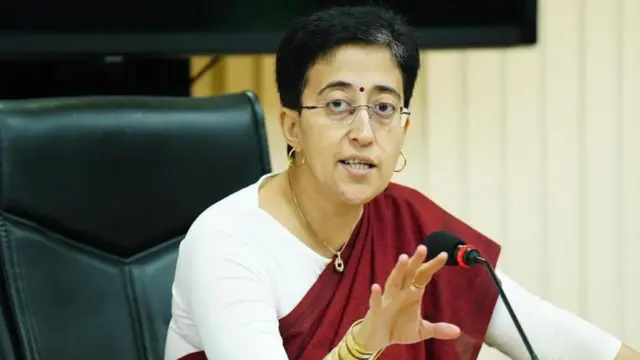 டெல்லி முதல்வர் இல்லம் சர்ச்சை