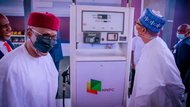 President Muhammadu Buhari unveil di new NNPC 