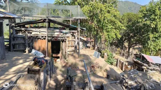 သိမ်းပိုက်ခဲ့တဲ့ ကျန်ကန်တပ်စခန်းလို့ TNLA ဘက်က ထုတ်ပြန်လာတဲ့ပုံ