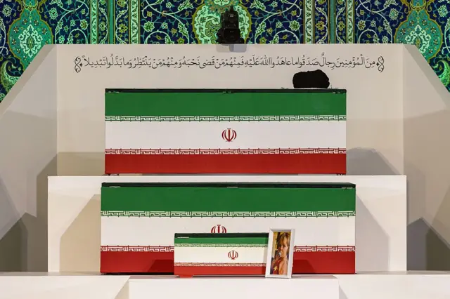 تابوت خامنئي واثنين من أفراد أسرته