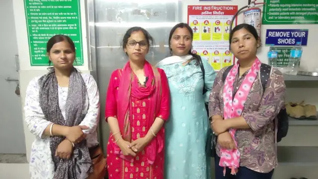 (बाएं से दाएं) स्तुति, सीरा, सरिता और प्रीति