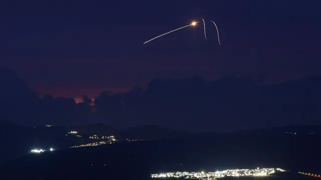 'आयरन डोम' से दागी जाने वाली कुछ इंटरसेप्टर मिसाइलें भी अमेरिका में बनती हैं