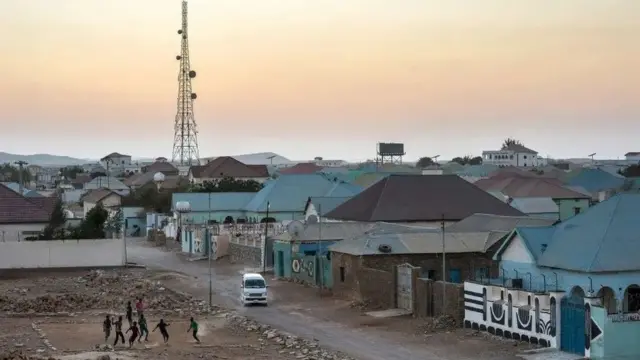 صورة لمشهد من منطقة سكنية في بونتلاند شمالي الصومال.